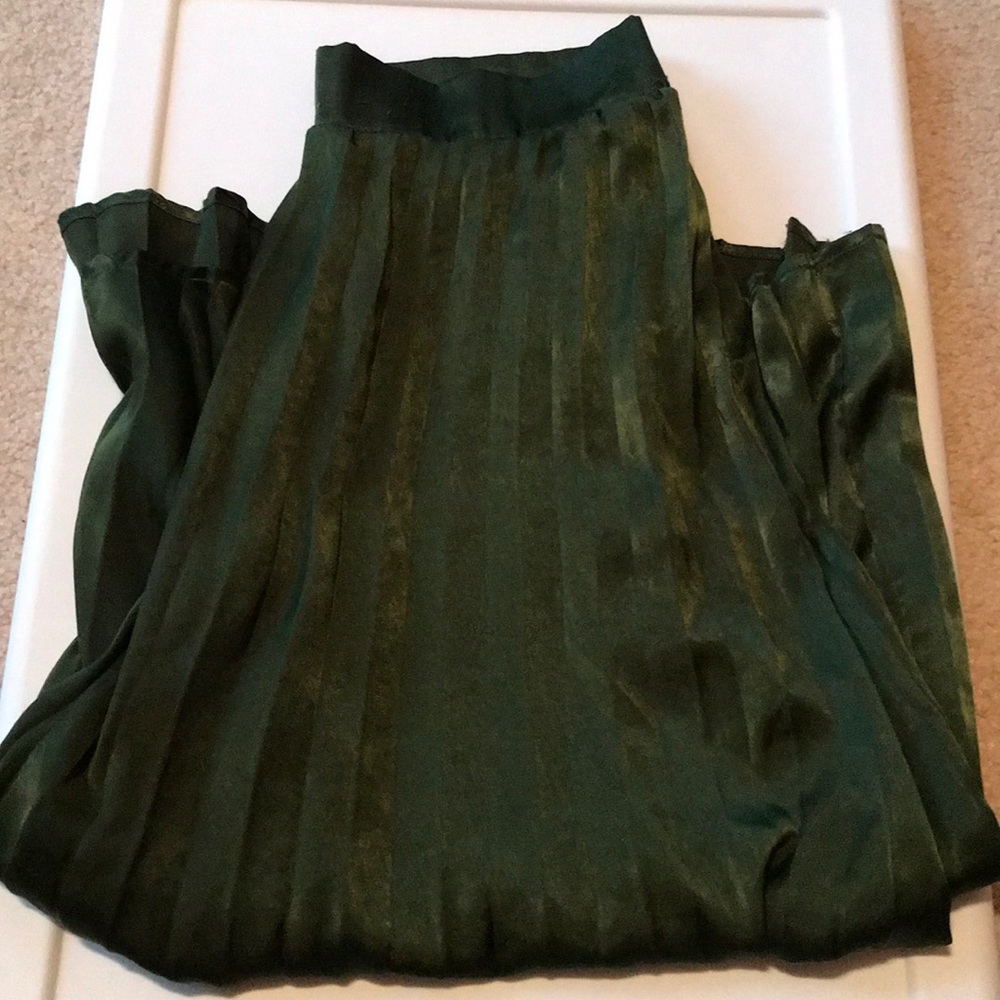 Charlotte Russe emerald green skirt